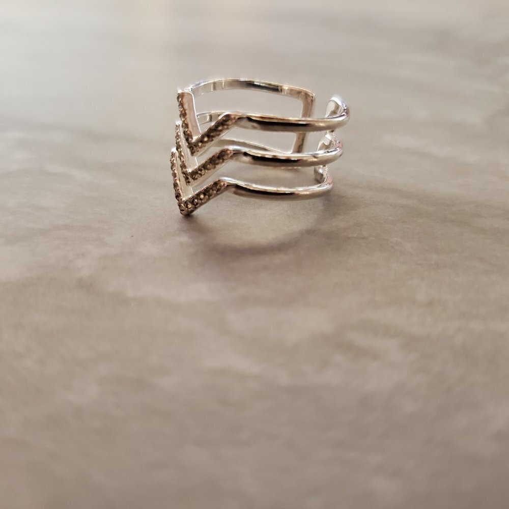 ✨ Stella & Dot Silver Rhinestones Crystals Pave Modern Minimalist ring Size 6 ✨ - Picture 3 of 9